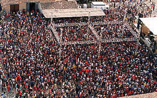 La Groove Parade puso a bailar a 18.000 personas en el desierto de los Monegros