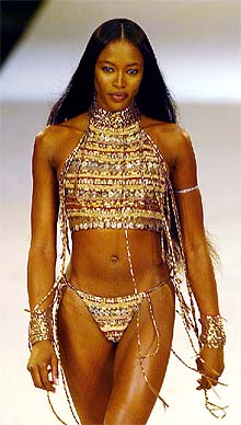 NAOMÍ CAMPBELL LUCE LA MODA 2003