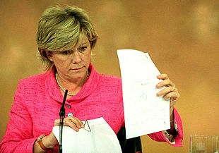 La ministra de Educación, Pilar del Castillo, tras la reunión del Consejo de Ministros de ayer.