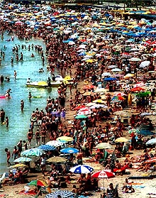Las playas de Salou, como un hormiguero