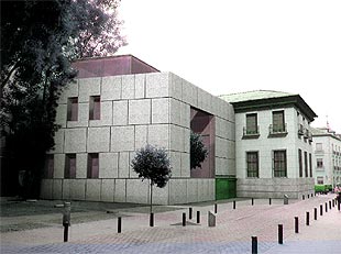 Fotomontaje de la futura reconstrucción de la casa de Iván de Vargas. Parte del edificio (a la izquierda) estará hecho de cristal y será recubierto de granito.