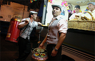 ESPERANDO LAS FIESTAS.