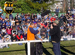 Participantes de  Camino a la gloria  esperan antes de la prueba de selección.