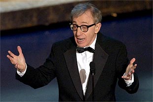 WOODY ALLEN: Dios, como director, no le llega a la altura de los tobillos. 