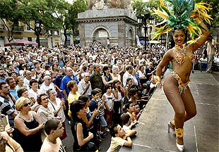 Samba brasileña para el despegue de las fiestas de Gràcia