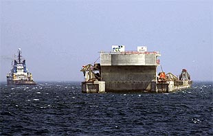 Zarpa de Algeciras el mayor dique flotante del mundo