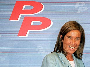 ANA MATO: Sin collar ni pañoleta alguna, consigue infundir rnrnese pánico que provoca la mujer-mujer