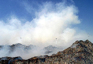 Imagen tomada ayer tras el incendio en la planta de residuos agrícolas de El Ejido.