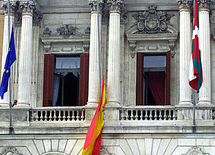 El alcalde de Bilbao ordenó izar la bandera española