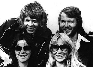 Los componentes del grupo sueco ABBA, en una fotografía de 1977.
