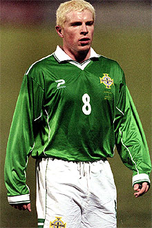 Lennon, con la camiseta norirlandesa.