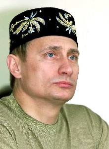 Putin, tocado con un  tatar , sombrero típico de la región rusa de Kazan