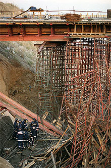 Desplome de un puente en construcción en Madrid en el que resultaron heridos seis obreros en noviembre pasado.