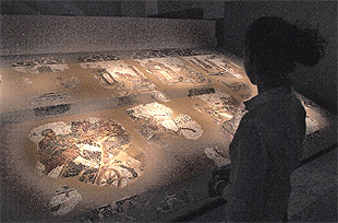 Mosaico de la primera mitad del siglo IV que representa una escena de circo expuesta en  Scripta Manent. 