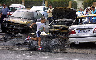 Arden ocho coches en Sevilla un día después de que el alcalde y Torres Hurtado negaran la inseguridad