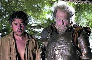 Los actores Carlos Iglesias y Juan Luis Galiardo en una imagen de    El caballero Don Quijote. 