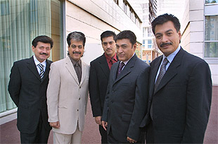 El grupo Los Tigres del Norte, ayer, en Barcelona.