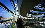 La cúpula de cristal del Reichstag de Berlín, sede del Parlamento alemán, del arquitecto Norman Foster.