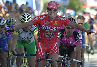 Di Luca consigue la primera victoria al  sprint  de la Vuelta.