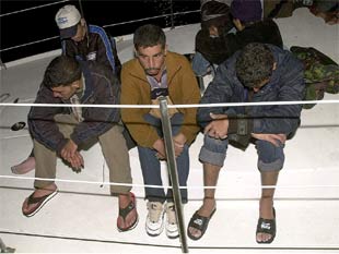 DECENAS DE INDOCUMENTADOS, DETENIDOS.