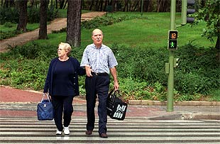 12 SEGUNDOS PARA CRUZAR LA CALLE.