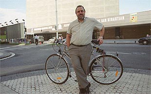 Mikel Olaciregui, Director del Festival de Cine de San Sebastián. PLANO ENTERO - RETRATO