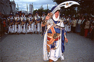 Moros y cristianos atascan Centro