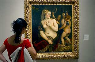 El cuadro  Venus con un espejo , de Tiziano (National Gallery de Washington), expuesto en el Museo Thyssen.