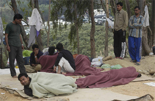 300 inmigrantes viven al raso en los montes de Ceuta