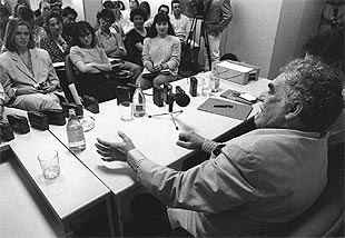 Gabriel García Márquez, en la Escuela de Periodismo de EL PAÍS.