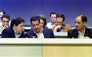 José Luis Olivas, Eduardo Zaplana y Francisco Camps, ayer durante las sesiones del congreso del PP.
