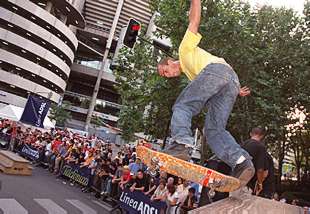 ESPERANDO A LOS CICLISTAS.