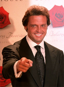 Luis Miguel, en la presentación de su disco    Mis boleros favoritos . PLANO MEDIO - RETRATO