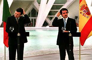 El primer ministro portugués, José Manuel Durão (izquierda) y José María Aznar, ayer en Valencia.