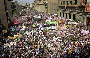 Por tercer año, decenas de miles contra el trasvase del Ebro