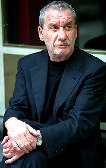 Paolo Conte, ayer en la puerta del teatro Albéniz.