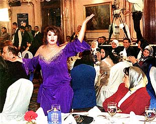 Fifi Abdu, durante una actuación en un hotel de El Cairo.