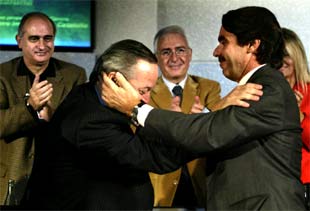 Piqué y Aznar, ayer en la clausura del congreso del PP de Cataluña.