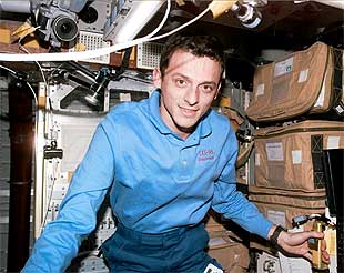 Pedro Duque, durante el vuelo espacial que realizó en 1998 a bordo del transbordador    Discovery  de la NASA.