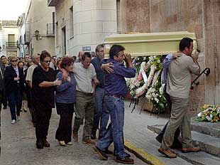 2.000 PERSONAS DESPIDEN AL NIÑO MUERTO EN ALMENARA.