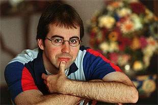 Unai Elorriaga , premio Nacional de Narrativa, en su casa de Algorta (Vizcaya).