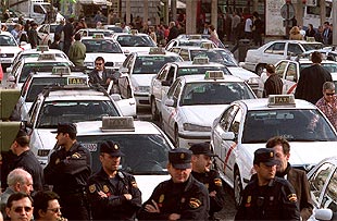 LOS TAXISTAS PROTESTAN.