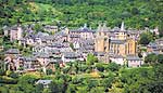 La abadía de Santa Fe destaca en la vista de Conques, pueblo medieval a dos horas y media por carretera al noreste de Toulouse.