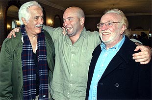De izquierda a derecha, Federico Luppi, Diego Arsuaga y José Soriano, actores y director de    El último tren,  ayer en Valladolid.