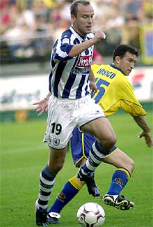 Khokholv se va de Josico ayer contra el Villarreal.