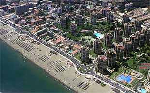 Vista aérea de una playa de la Costa del Sol, el pasado mes de julio.