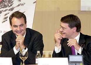 José Luis Rodríguez Zapatero y Jordi Sevilla, ayer en la presentación del libro    De nuevo socialismo. 