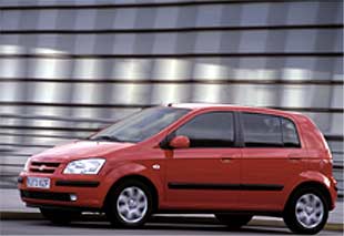 El Getz tiene una imagen moderna, pero discreta, y no destaca por su originalidad. La parrilla frontal le identifica con los demás Hyundai y su línea casi de monovolumen permite aprovechar mejor el interior.