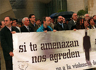 Concentración de Gesto por la Paz, ayer en Bilbao.