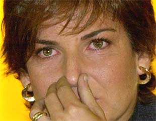 Arantxa Sánchez-Vicario llora durante la rueda de prensa en la que anunció su retirada.